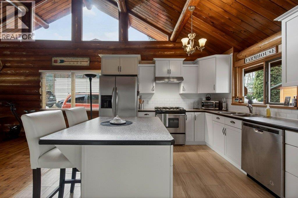 1421 10 Street SW, Salmon Arm