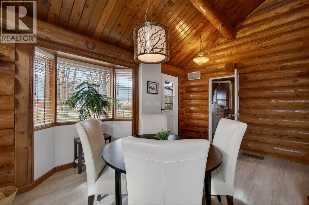 1421 10 Street SW, Salmon Arm