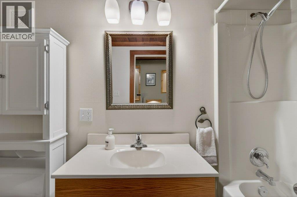 1421 10 Street SW, Salmon Arm