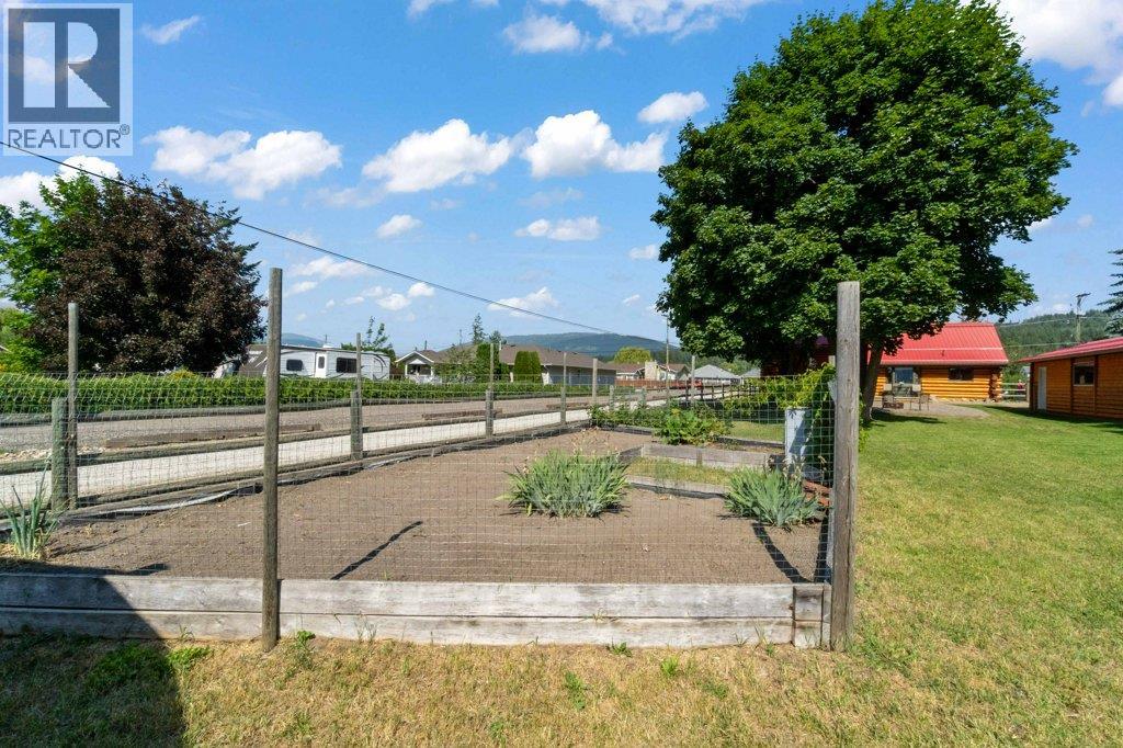 1421 10 Street SW, Salmon Arm