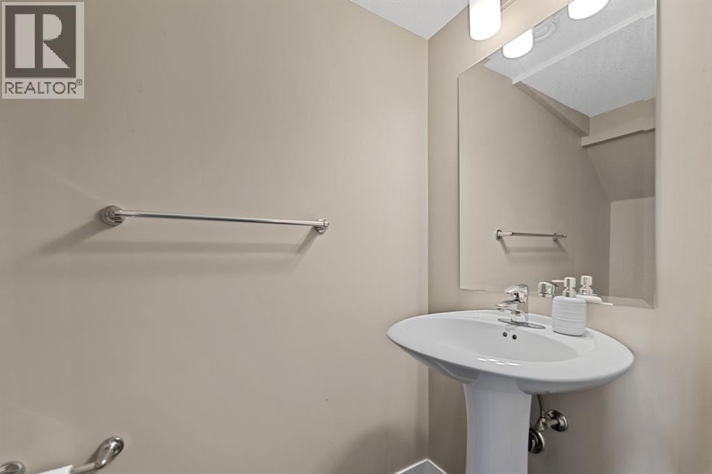 
          541 Mckenzie Towne Close Southeast
            <br/>
            <span>Calgary</span>
            , 
            <span>AB</span>
             <span>T2Z1A8</span>
        