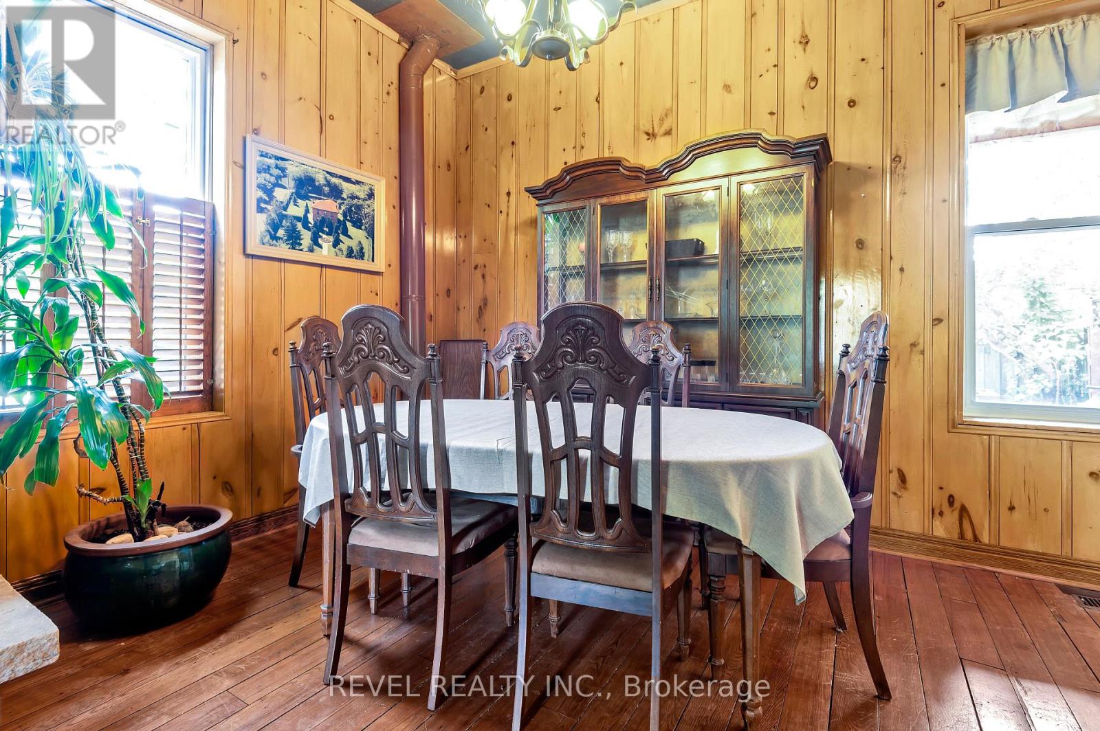 351 HEDGE ROAD - 20