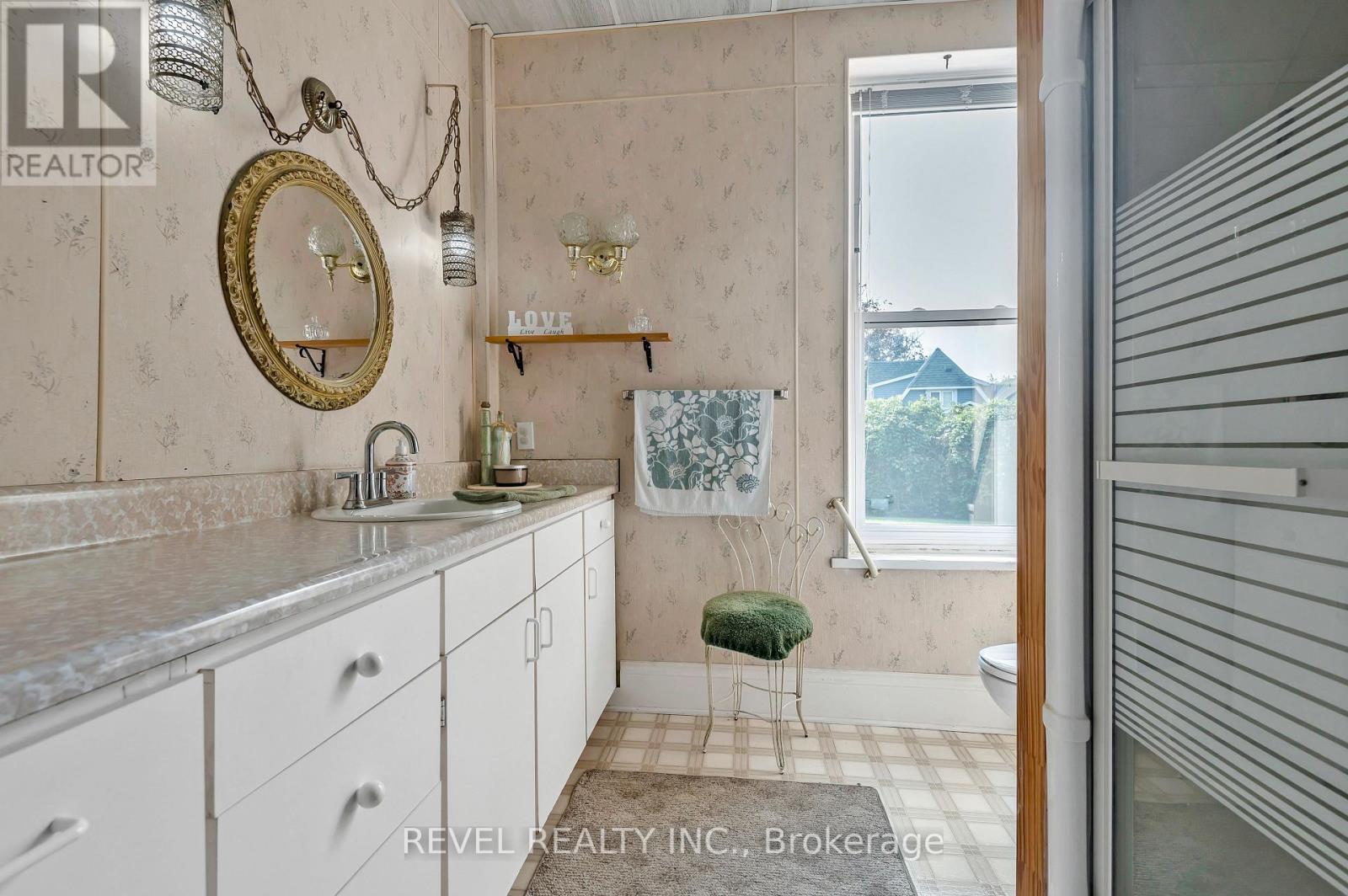 351 HEDGE ROAD - 28