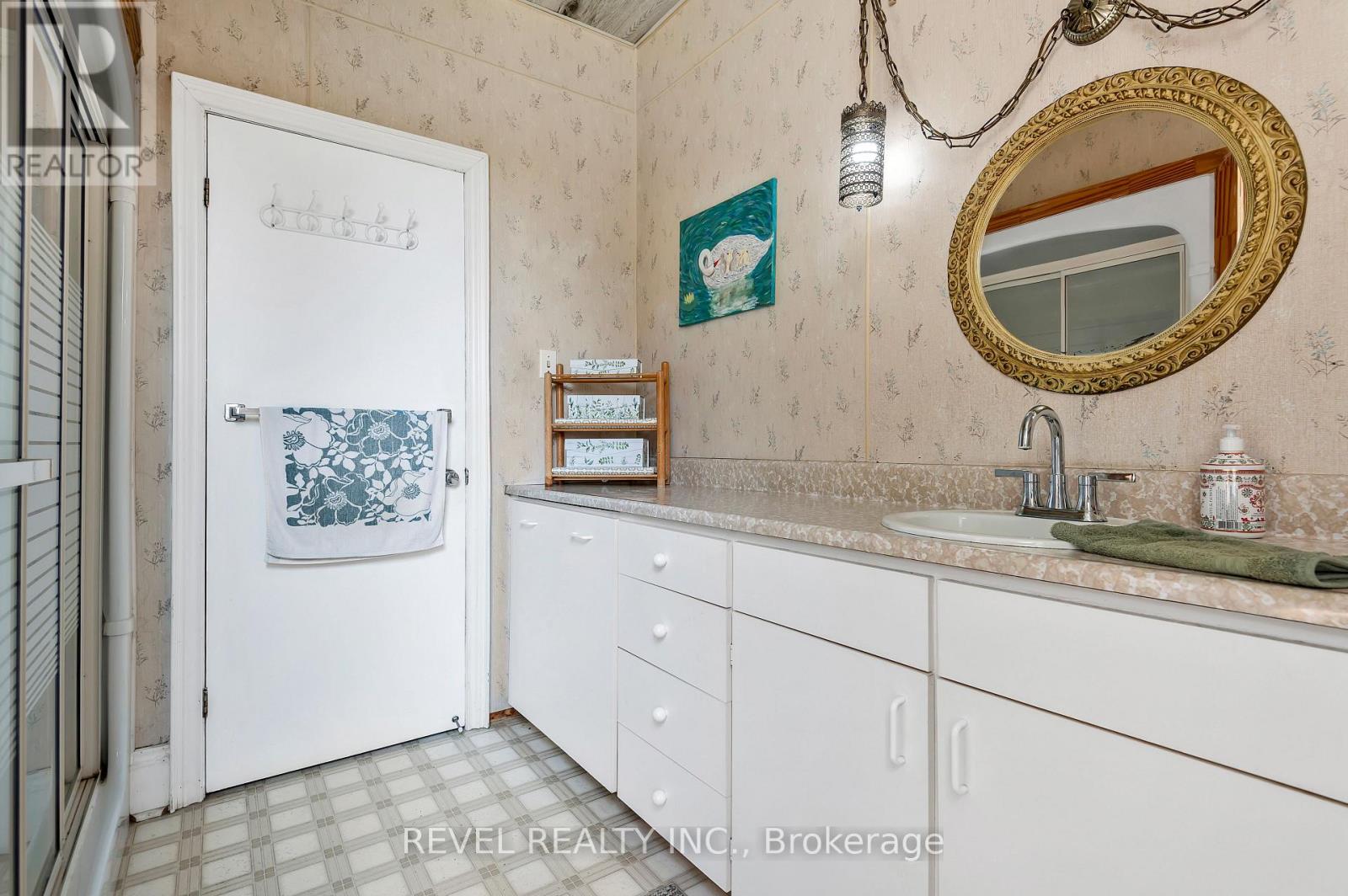 351 HEDGE ROAD - 29