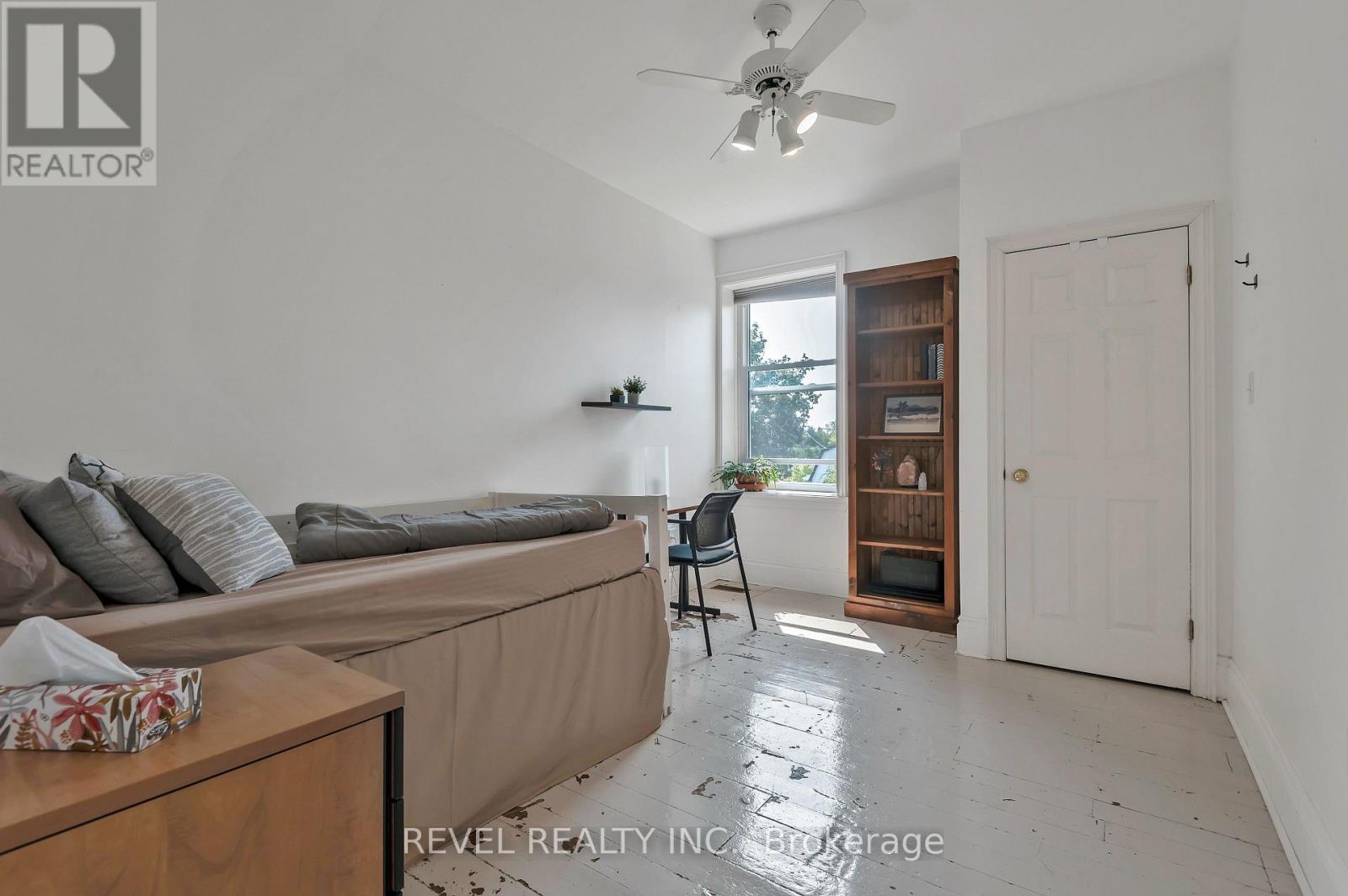 351 HEDGE ROAD - 39