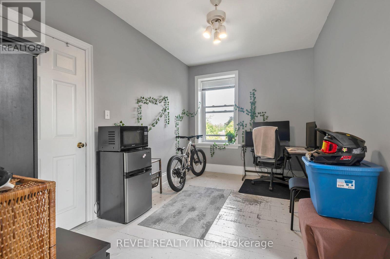 351 HEDGE ROAD - 45