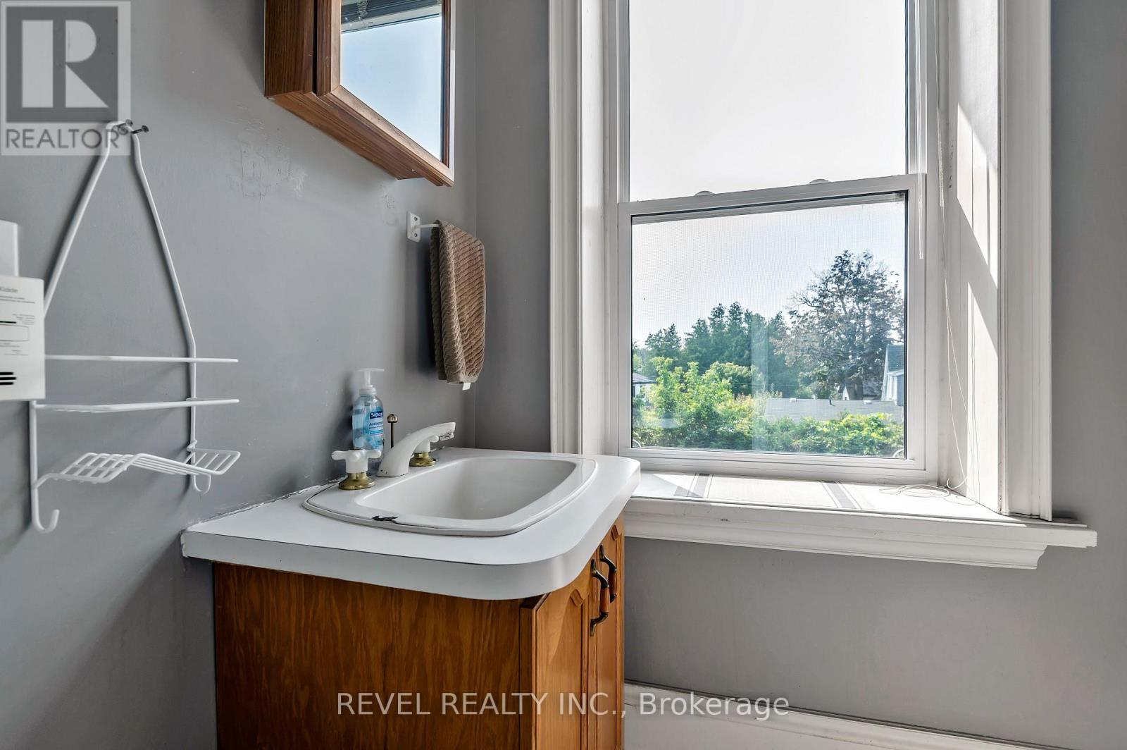 351 HEDGE ROAD - 48
