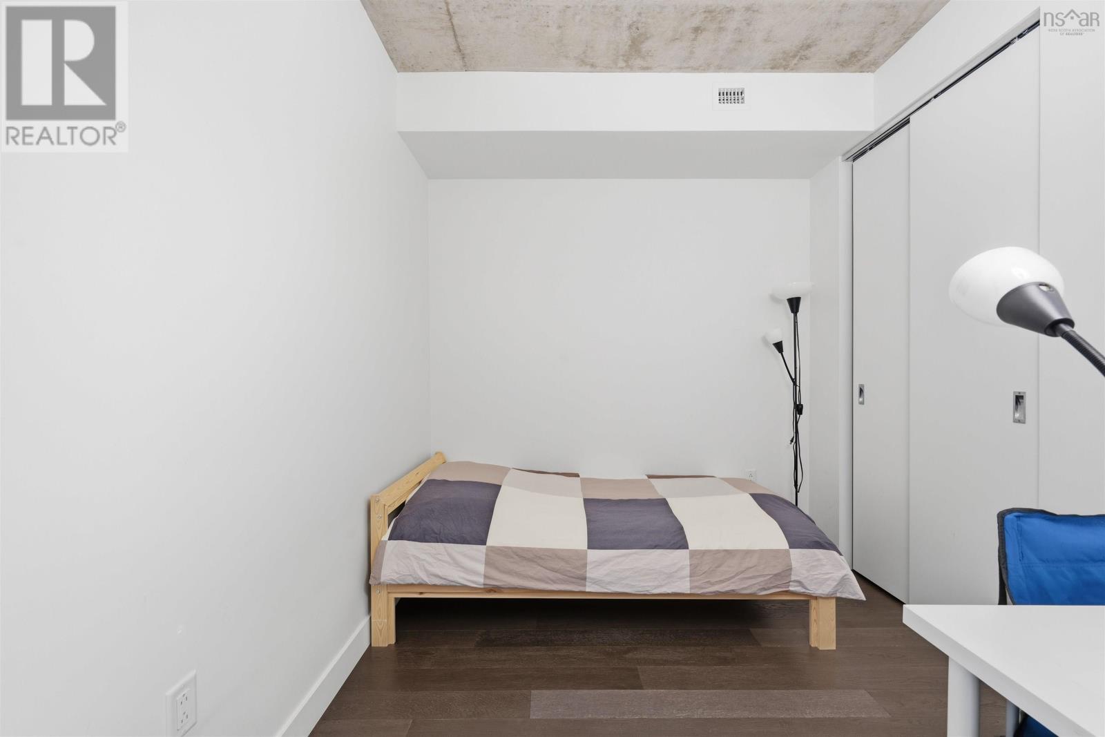 Property 34 of 43 of 508 1048 Wellington Street