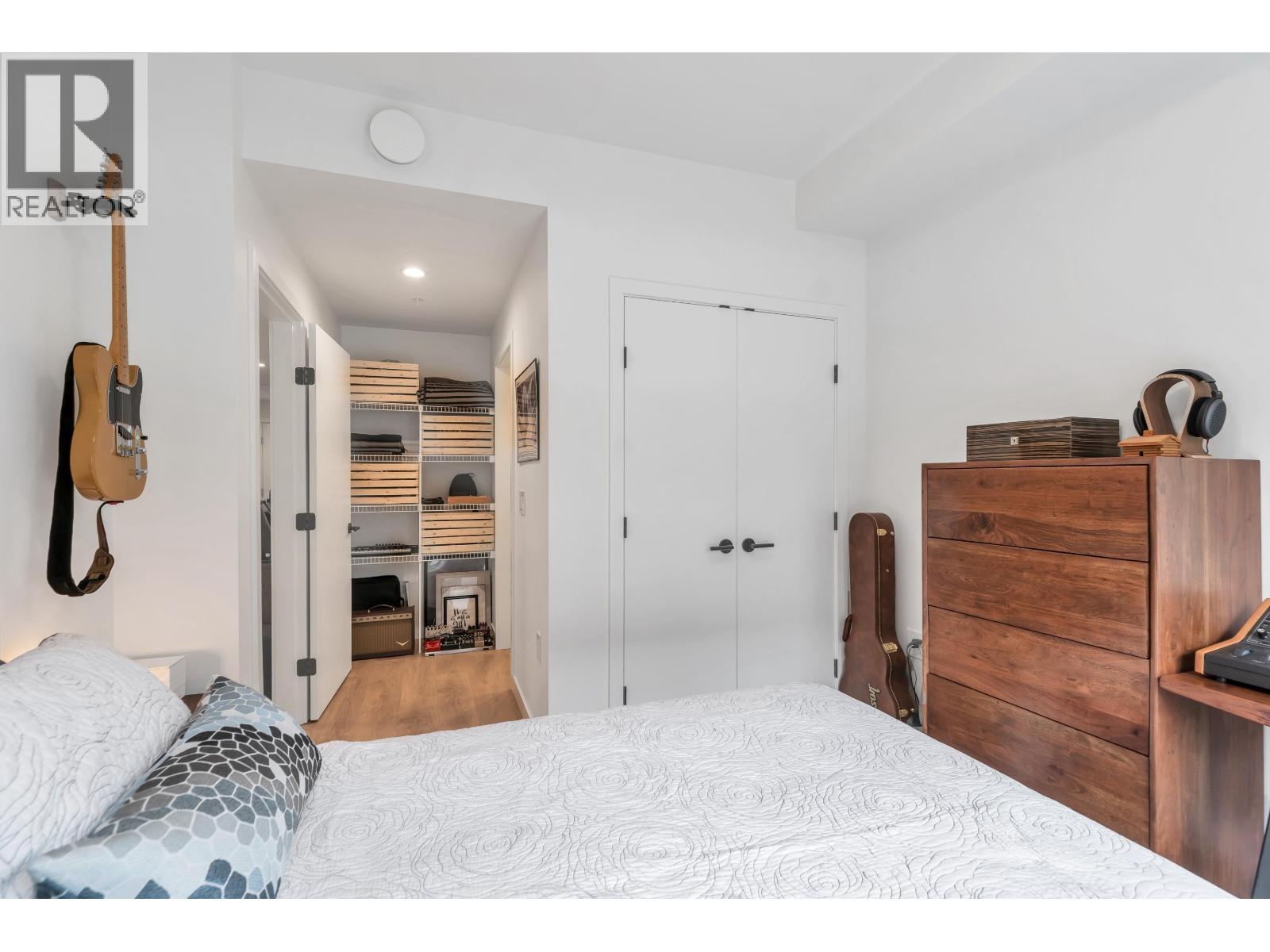 146 545 E 2ND STREET, North Vancouver