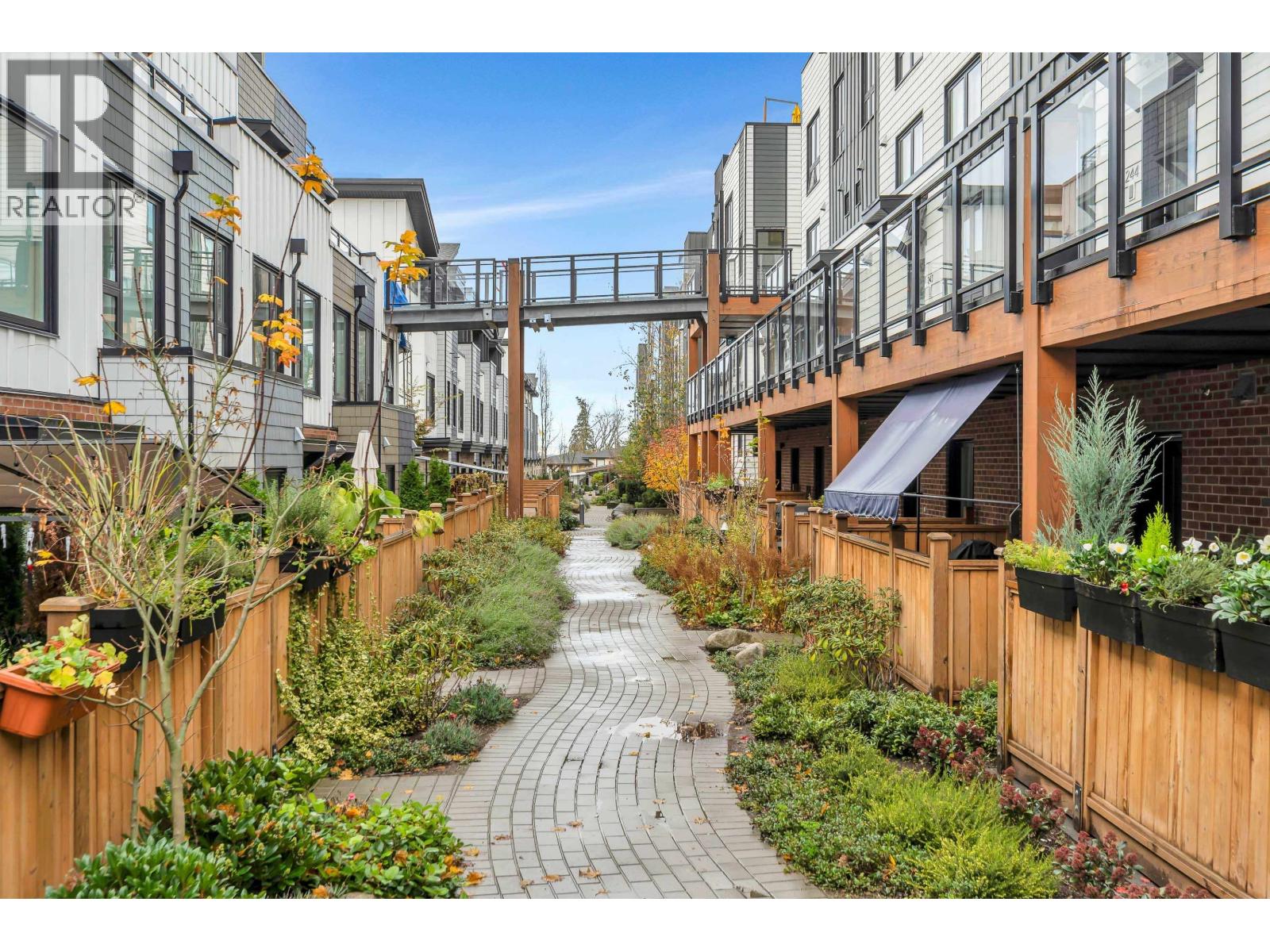 146 545 E 2ND STREET, North Vancouver