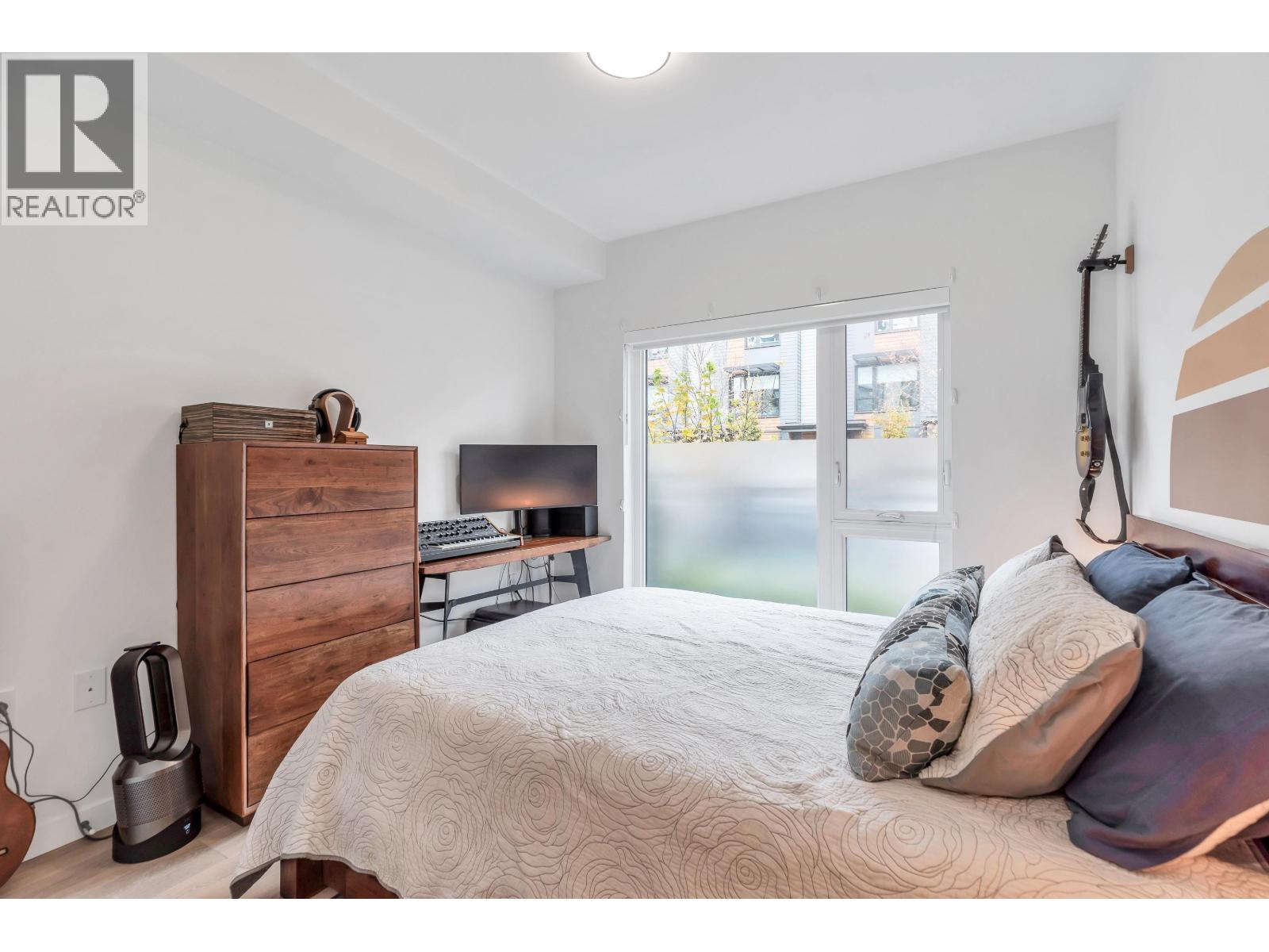 146 545 E 2ND STREET, North Vancouver