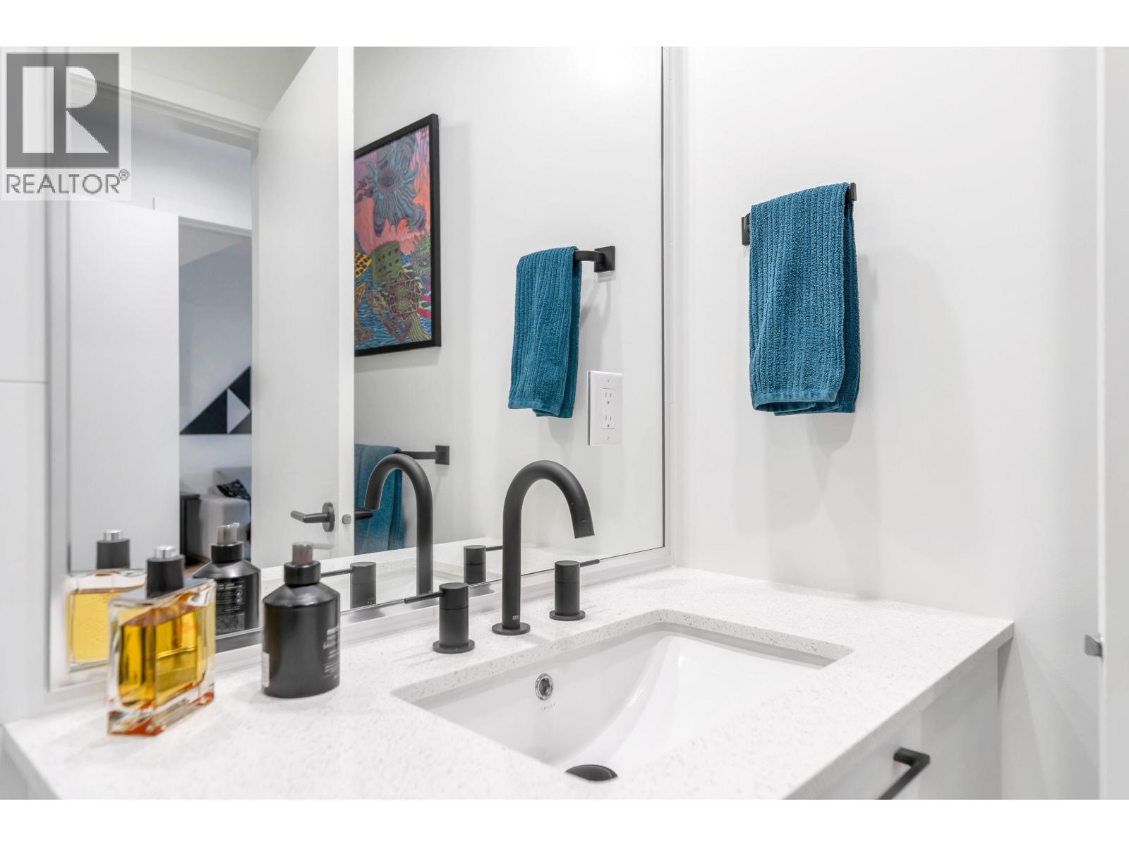 146 545 E 2ND STREET, North Vancouver