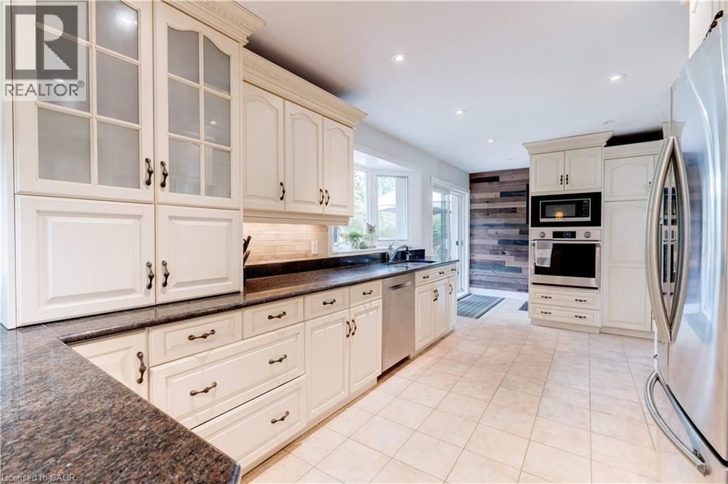 4391 LAKESHORE ROAD - 14