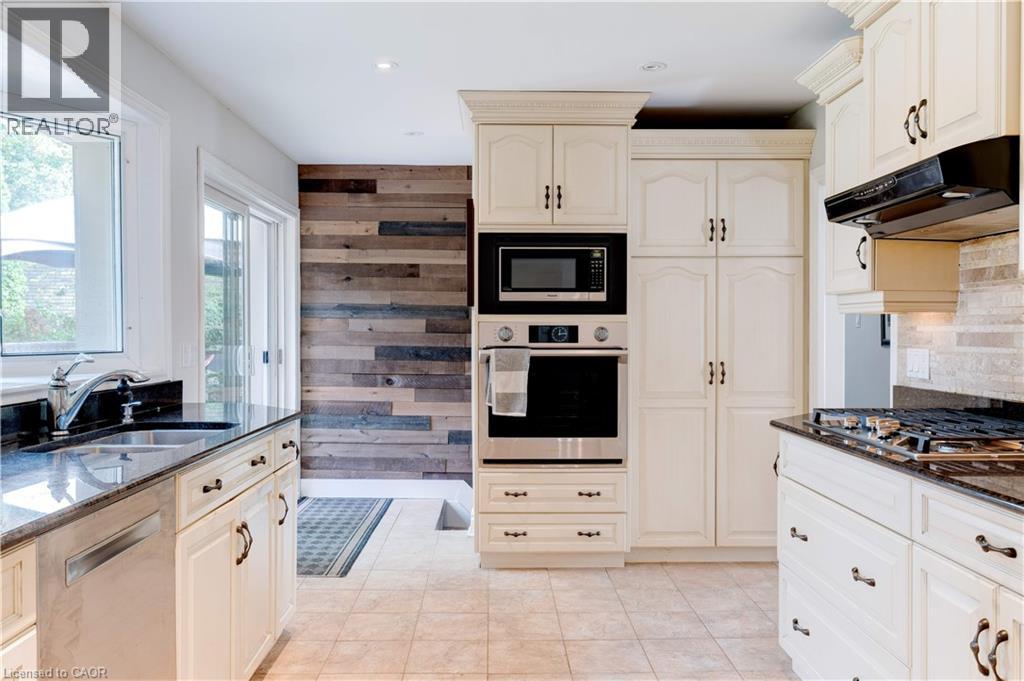 4391 LAKESHORE ROAD - 12