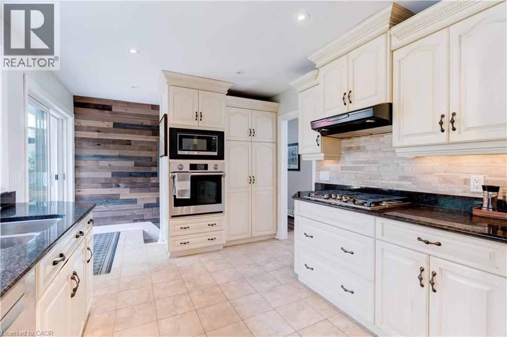 4391 LAKESHORE ROAD - 13