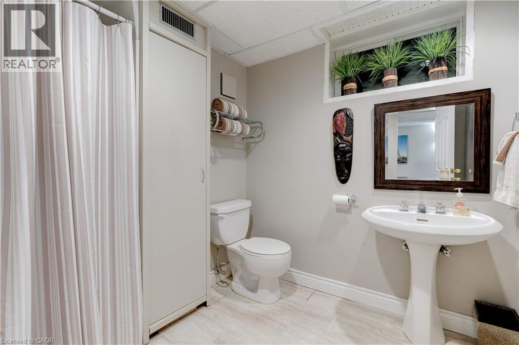 4391 LAKESHORE ROAD - 32