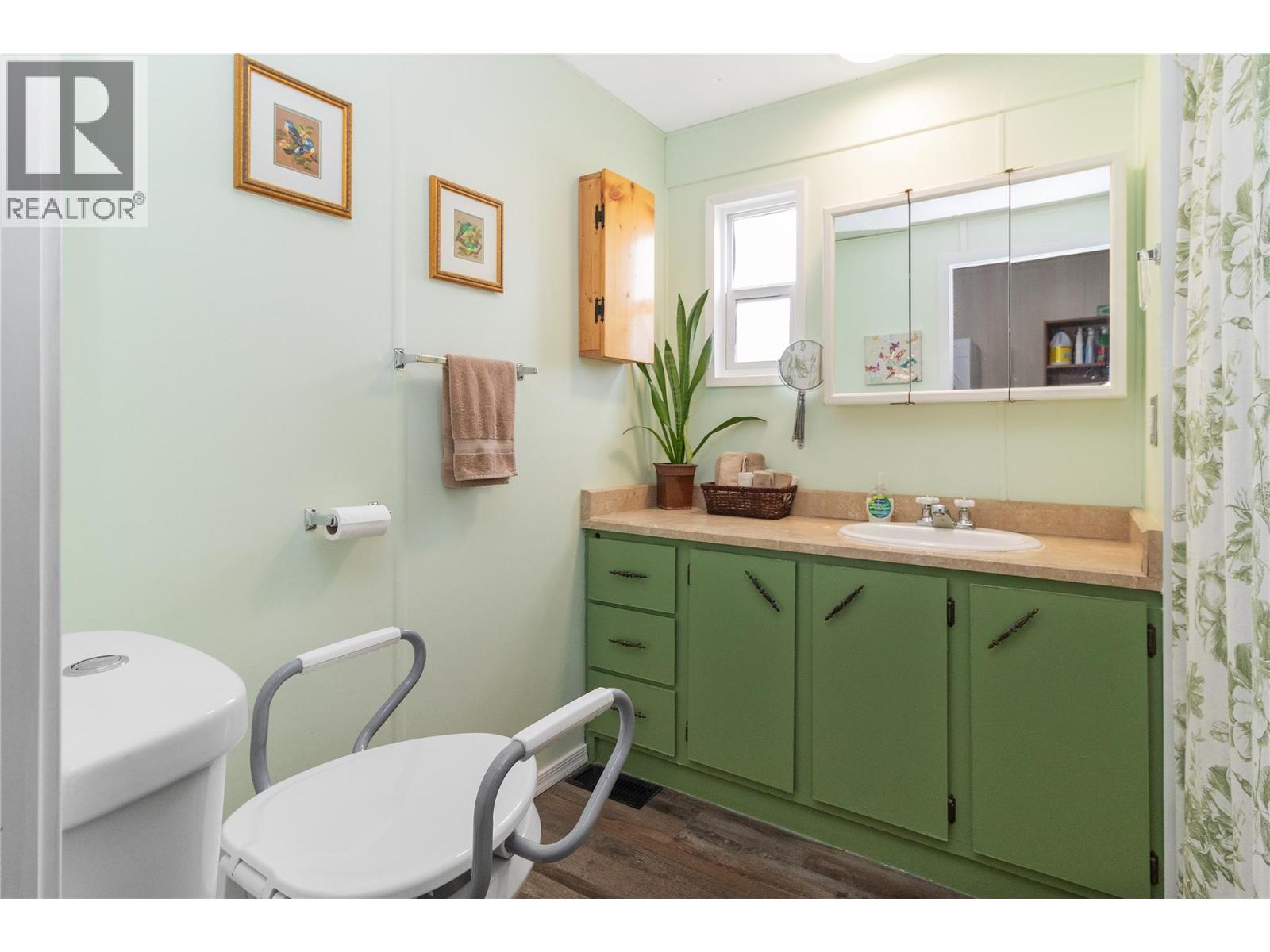 141 3745 Lakeshore Road, Kelowna