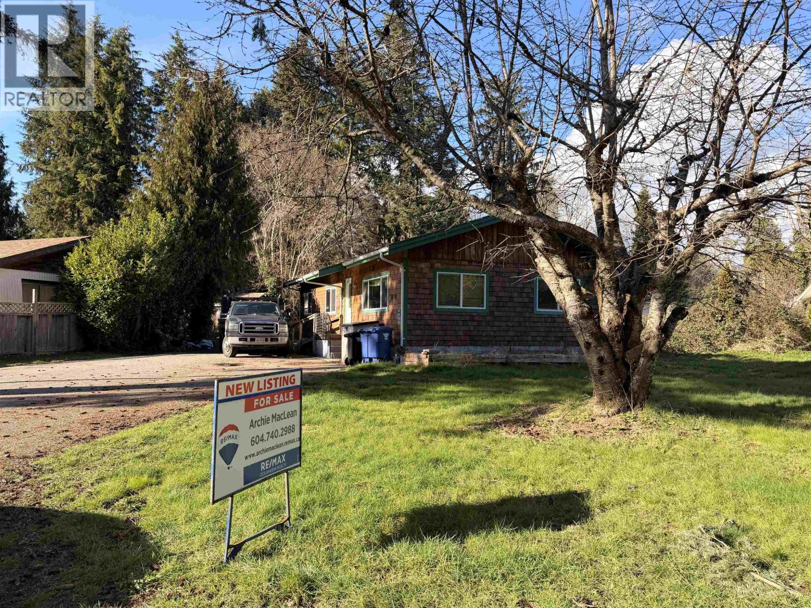 4488 HUPIT STREET, Sechelt