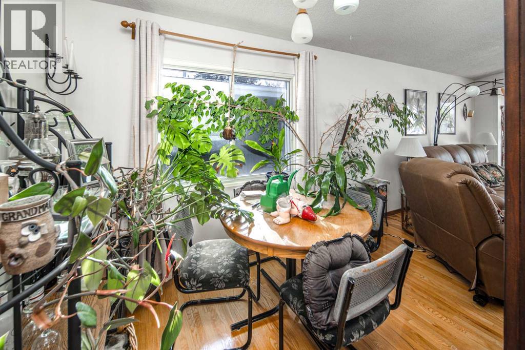 Single Family House 4 Level for Sale in  Varsity Drive NW Varsity Calgary 