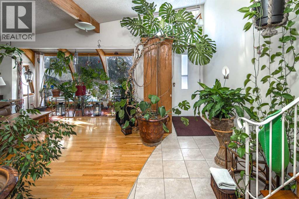 Single Family House 4 Level for Sale in  Varsity Drive NW Varsity Calgary 