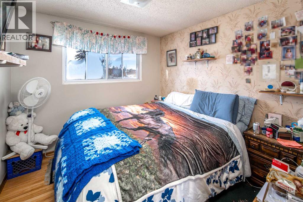 Single Family House 4 Level for Sale in  Varsity Drive NW Varsity Calgary 