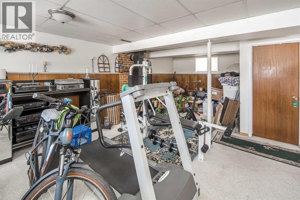 Single Family House 4 Level for Sale in  Varsity Drive NW Varsity Calgary 