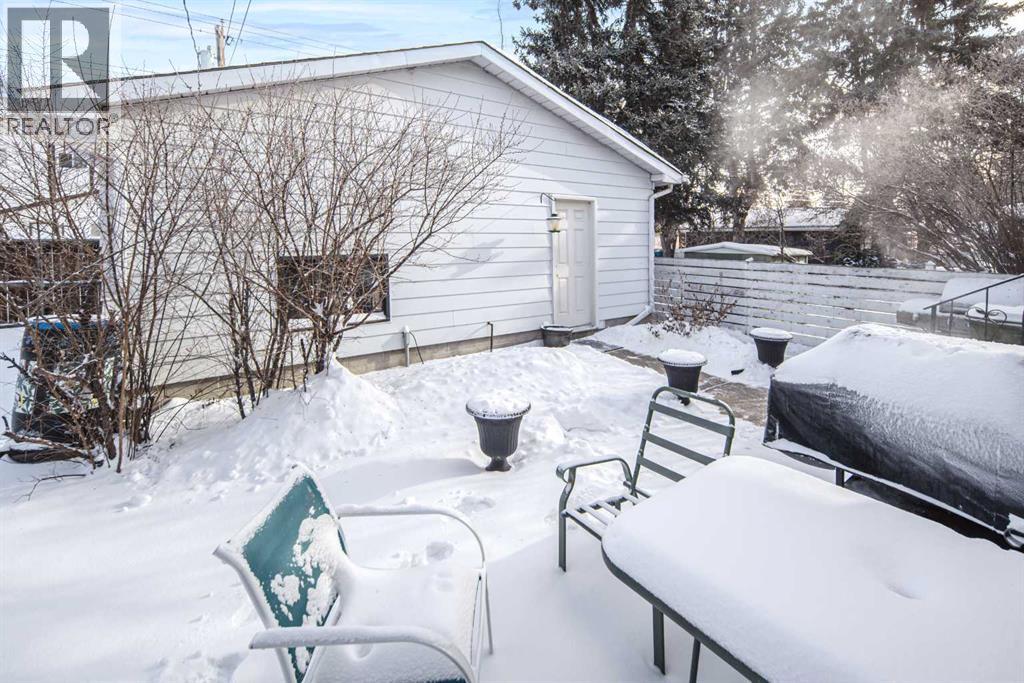 Single Family House 4 Level for Sale in  Varsity Drive NW Varsity Calgary 