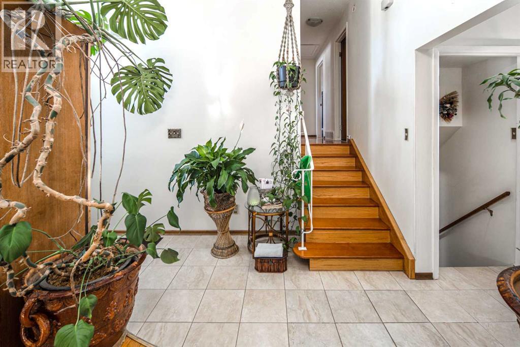 Single Family House 4 Level for Sale in  Varsity Drive NW Varsity Calgary 