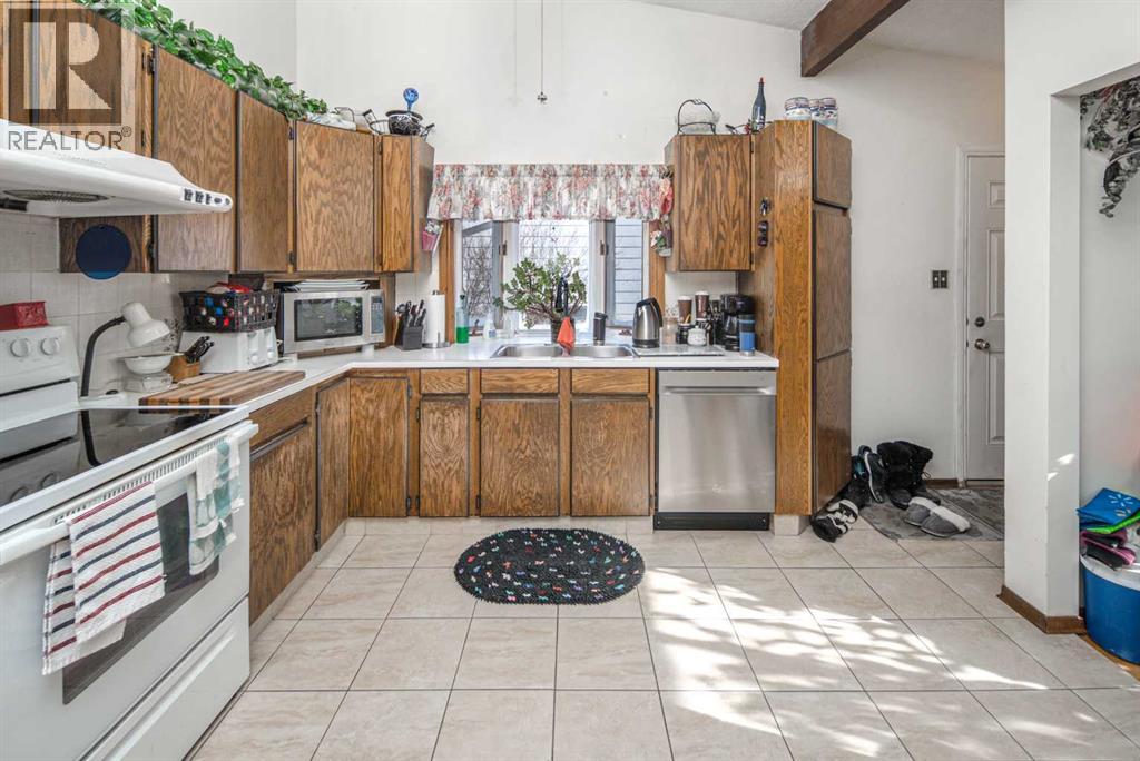 Single Family House 4 Level for Sale in  Varsity Drive NW Varsity Calgary 