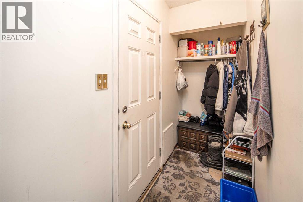 Single Family House 4 Level for Sale in  Varsity Drive NW Varsity Calgary 