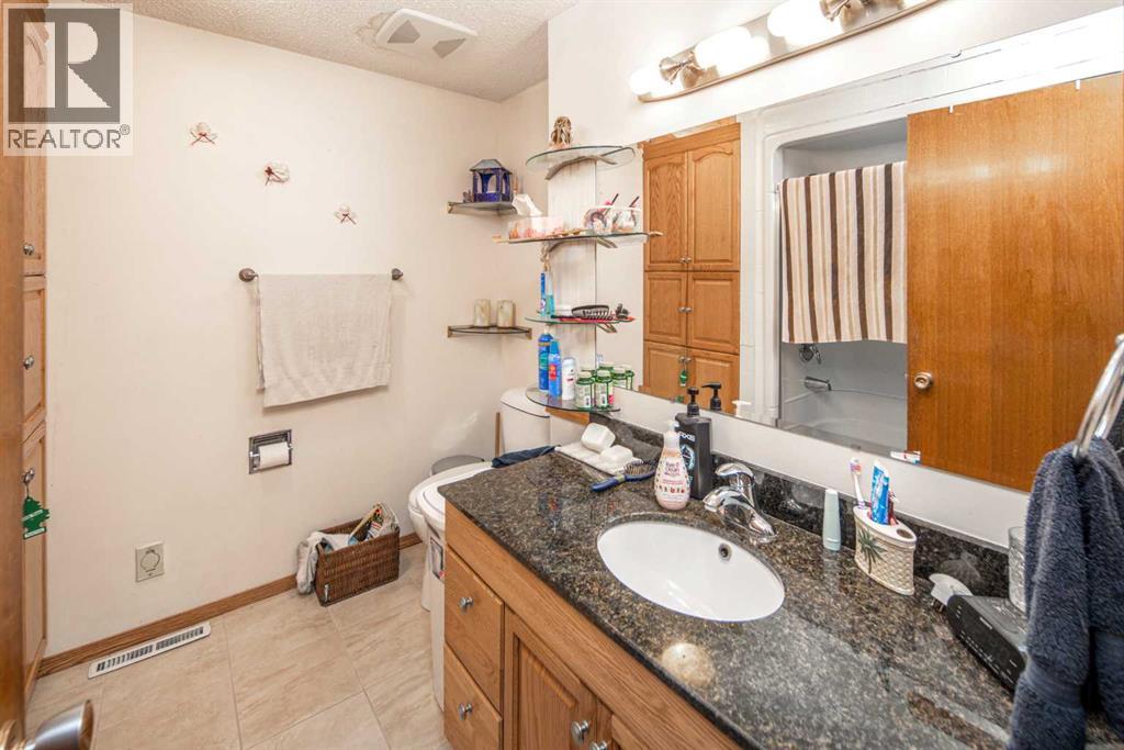 Single Family House 4 Level for Sale in  Varsity Drive NW Varsity Calgary 