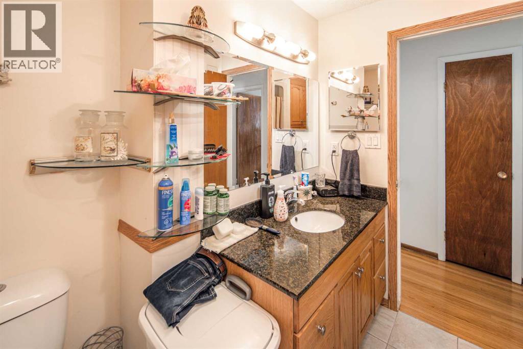 Single Family House 4 Level for Sale in  Varsity Drive NW Varsity Calgary 