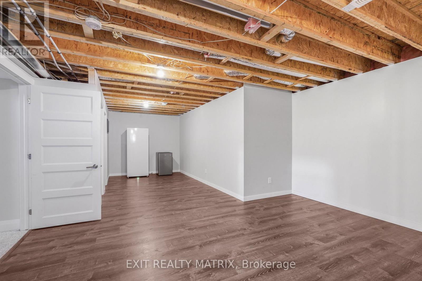 128 LYON STREET — photo 27