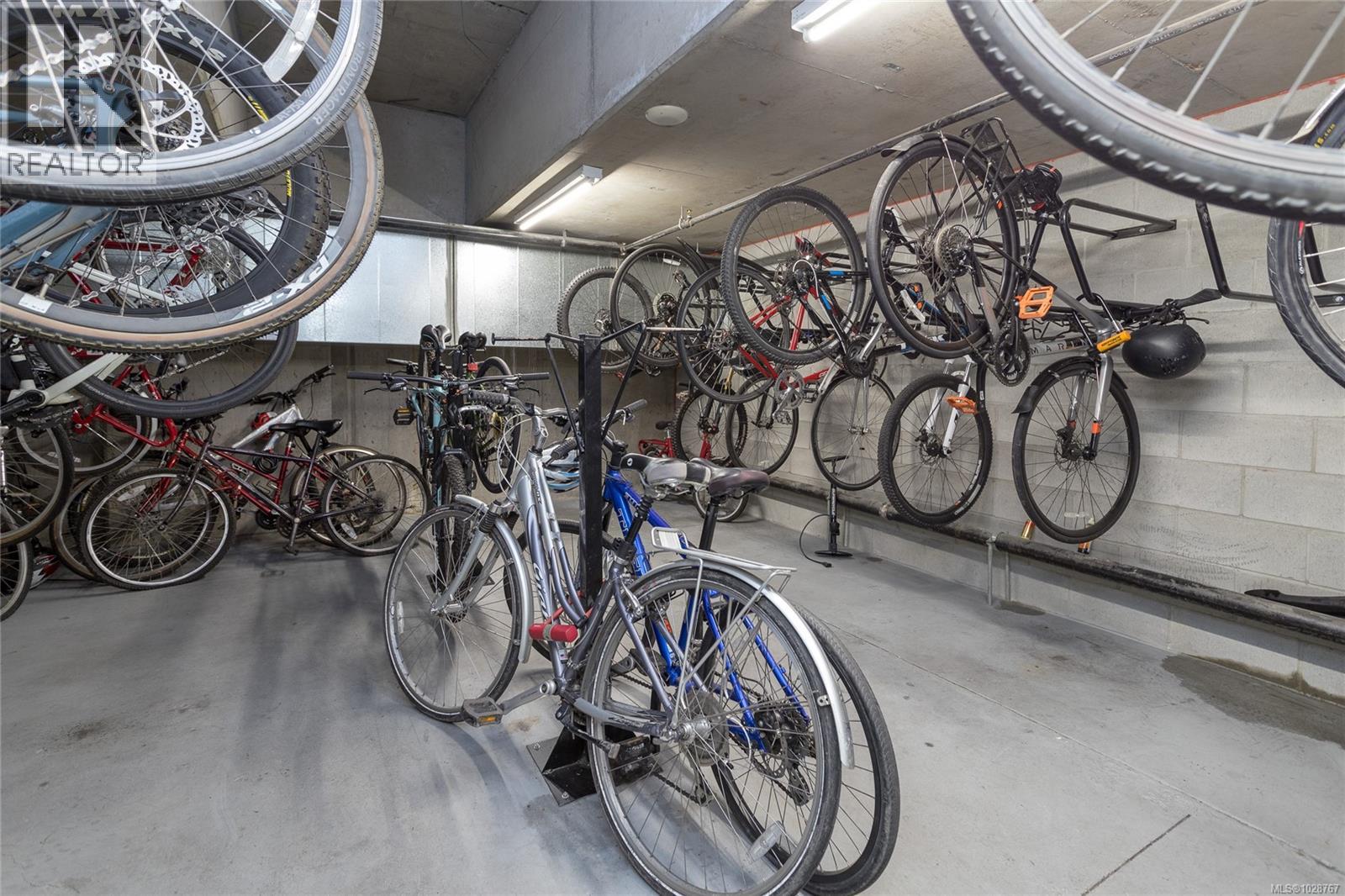 #707 708 BURDETT AVE - 31