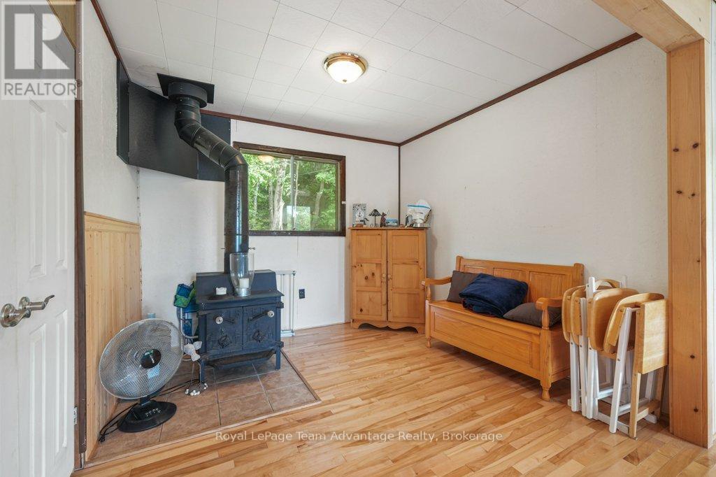 32 ISLAND 65C - 19
