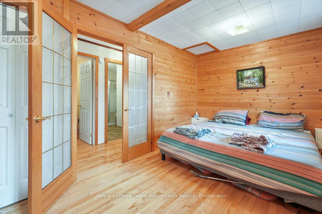 32 ISLAND 65C - 22