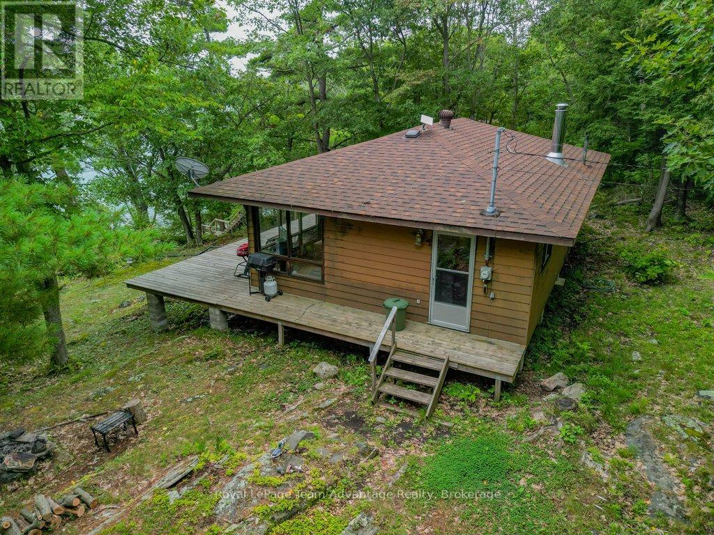 32 ISLAND 65C - 38