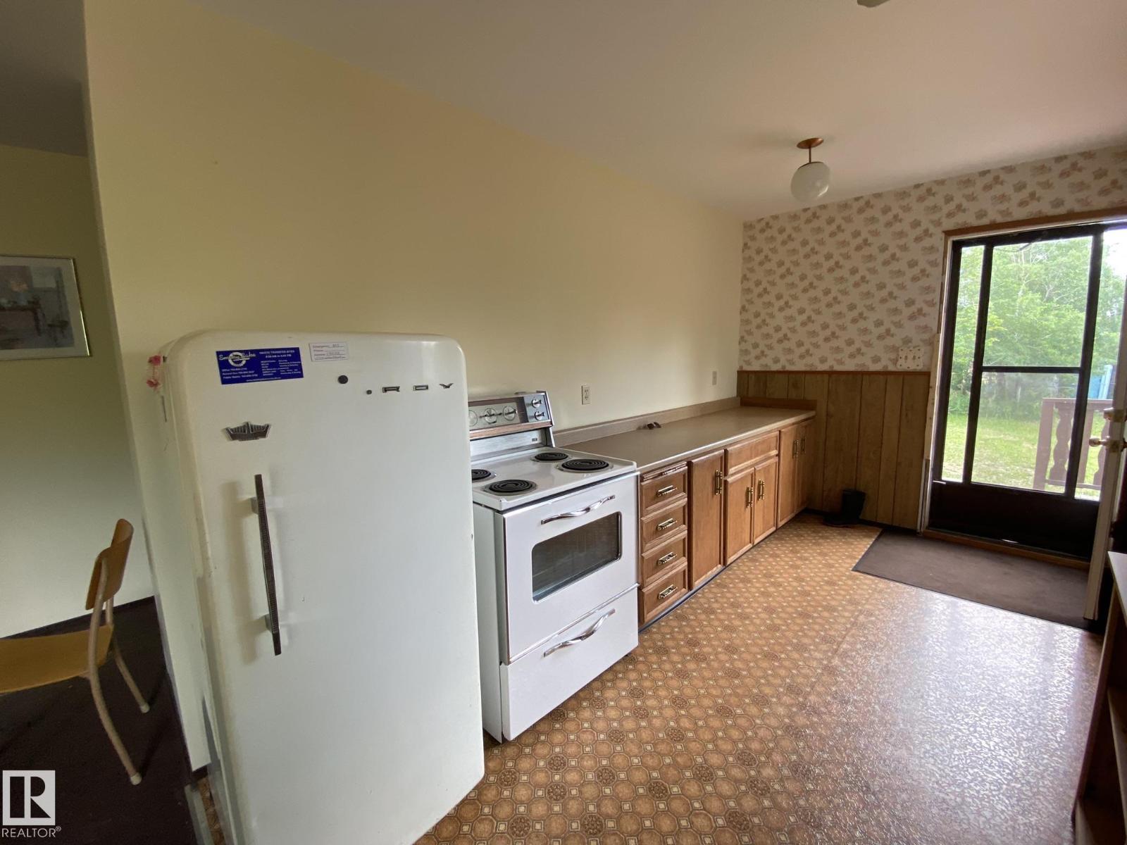 
          19042 Victoria Trail
            <br/>
            <span>Rural Smoky Lake County</span>
            , 
            <span>AB</span>
             <span>T0A3C0</span>
         - Photo 32