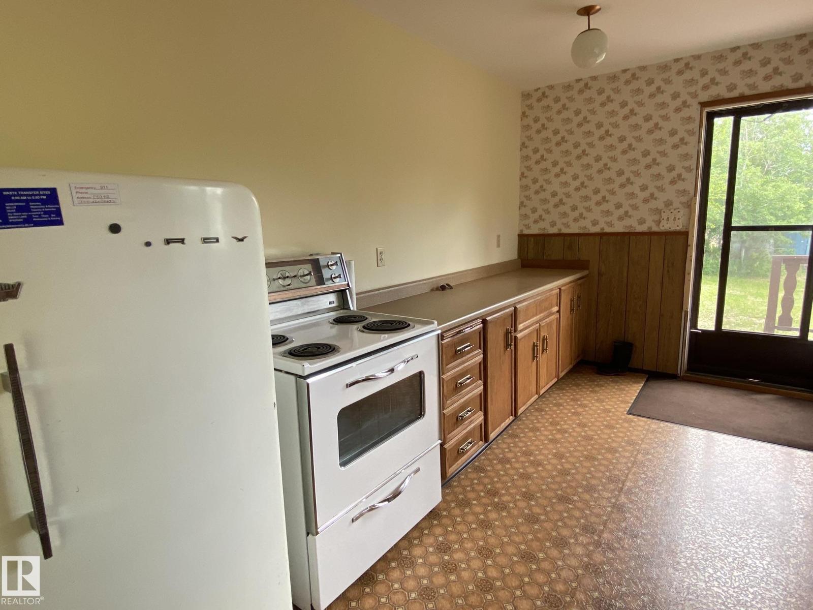 
          19042 Victoria Trail
            <br/>
            <span>Rural Smoky Lake County</span>
            , 
            <span>AB</span>
             <span>T0A3C0</span>
         - Photo 15