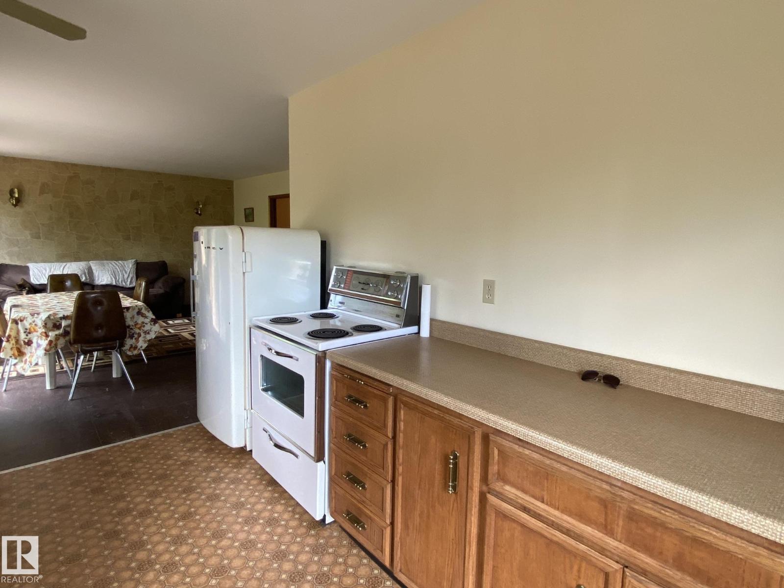 
          19042 Victoria Trail
            <br/>
            <span>Rural Smoky Lake County</span>
            , 
            <span>AB</span>
             <span>T0A3C0</span>
         - Photo 11