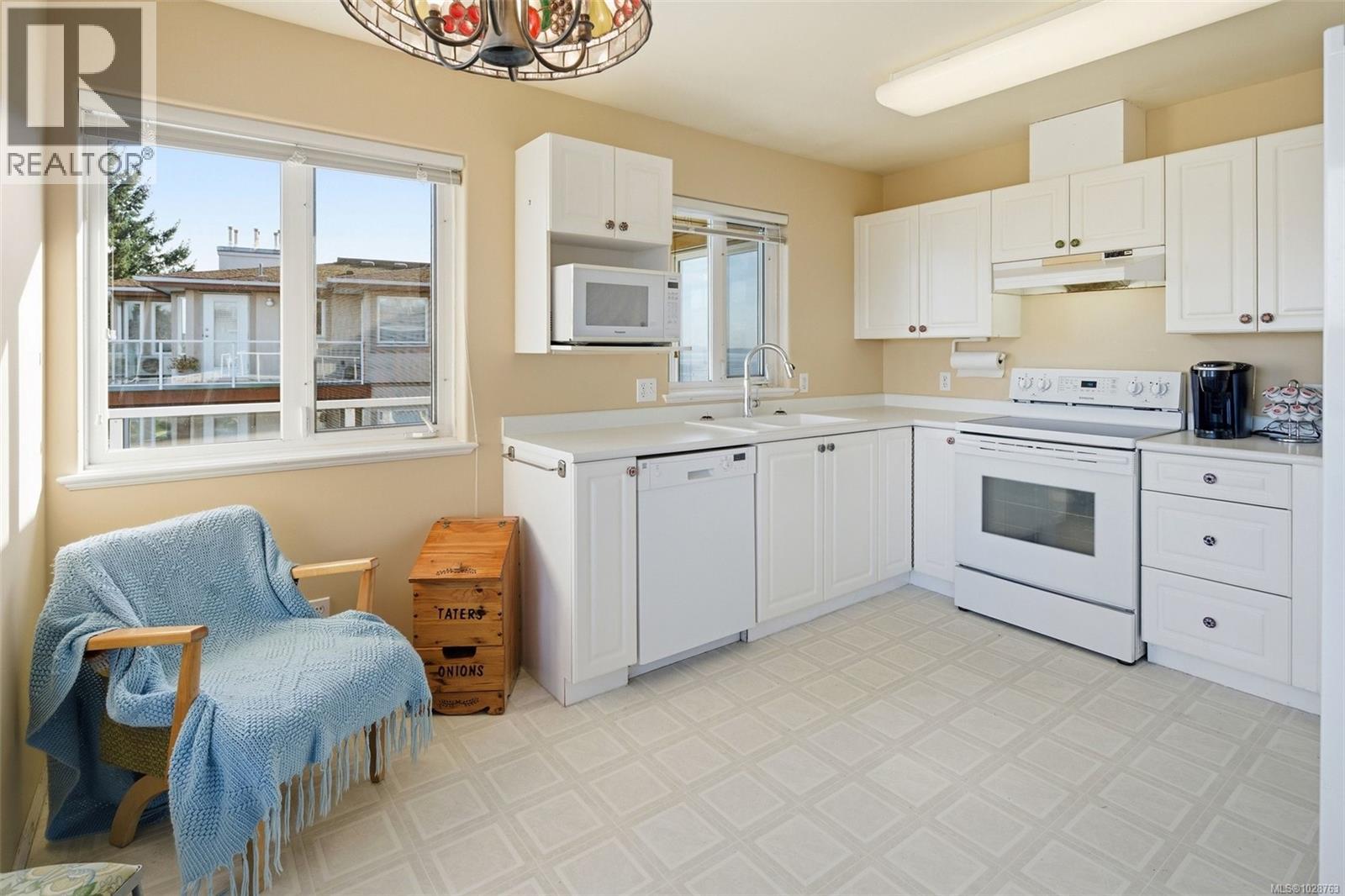 #12 100 GIFFORD RD - 17