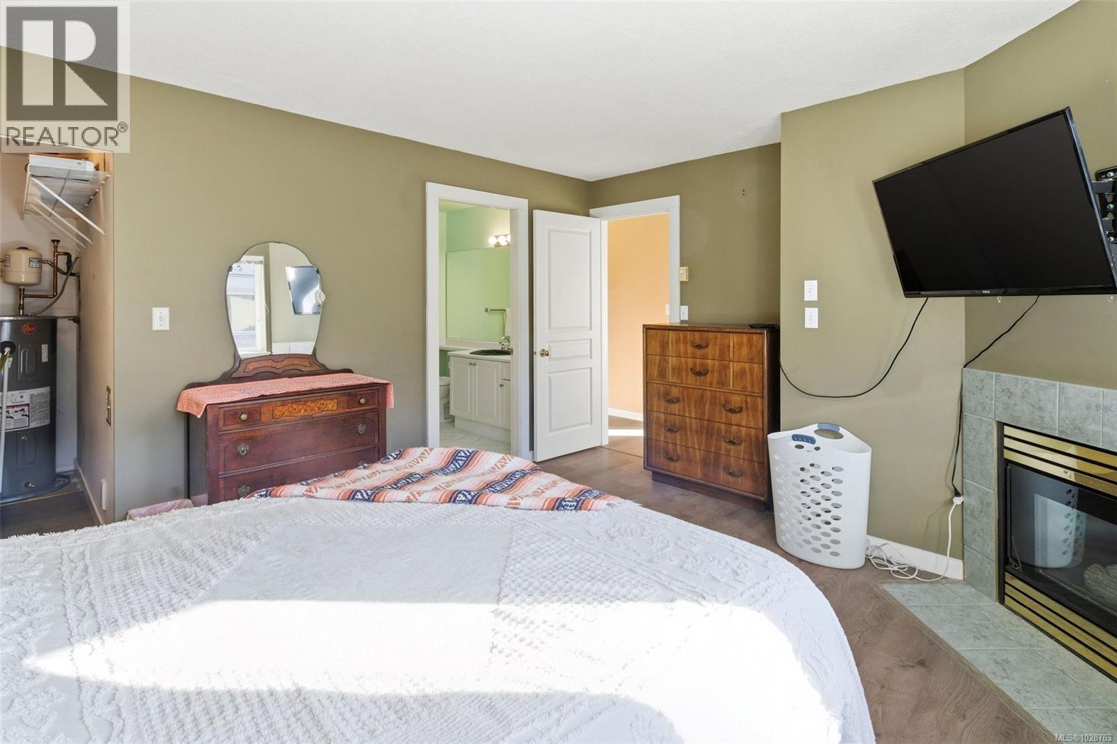 #12 100 GIFFORD RD - 22