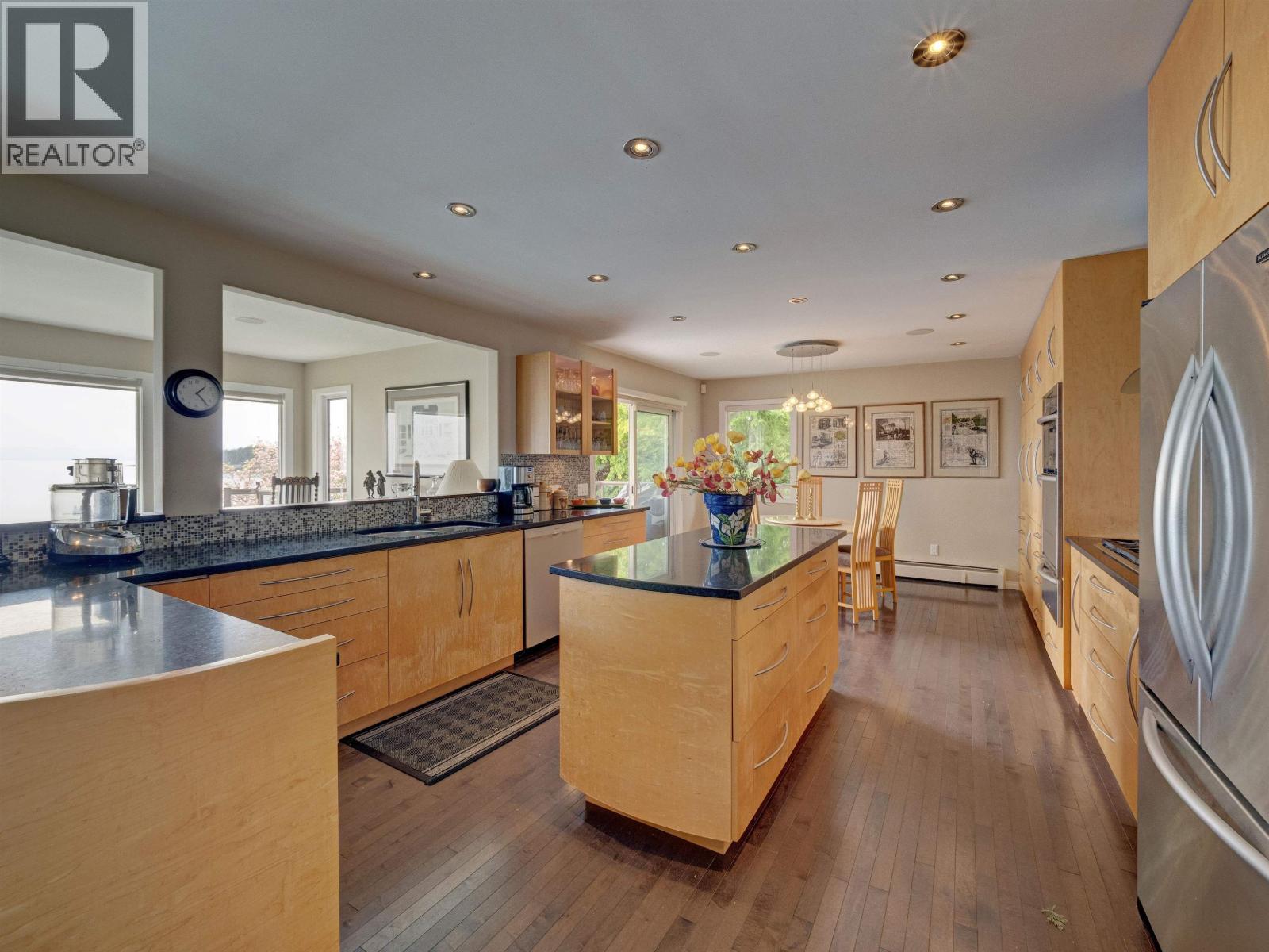 5951 SUNSHINE COAST HIGHWAY, Sechelt