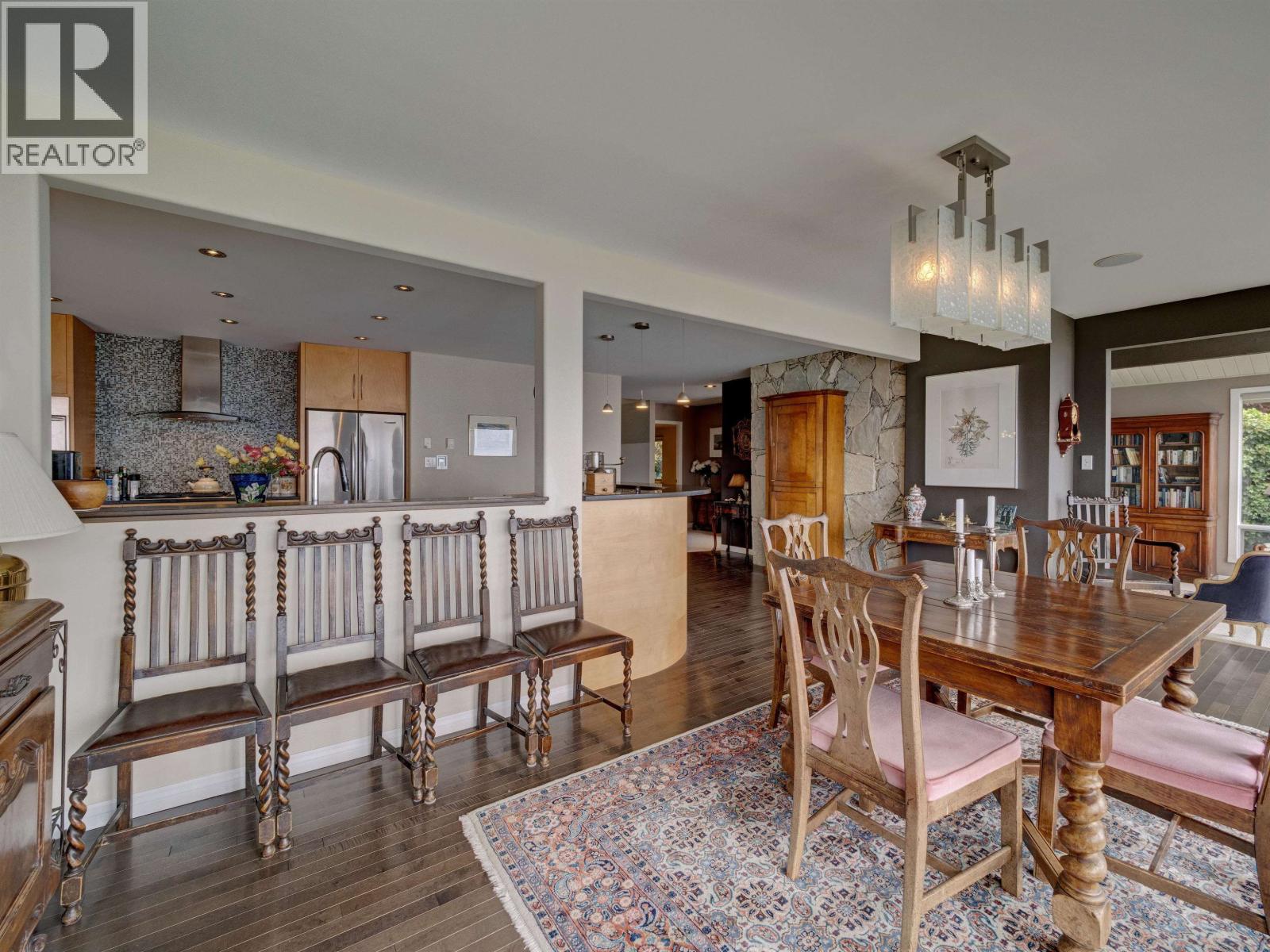 5951 SUNSHINE COAST HIGHWAY, Sechelt