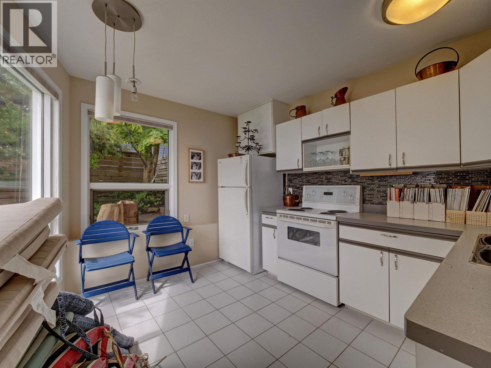 5951 SUNSHINE COAST HIGHWAY, Sechelt