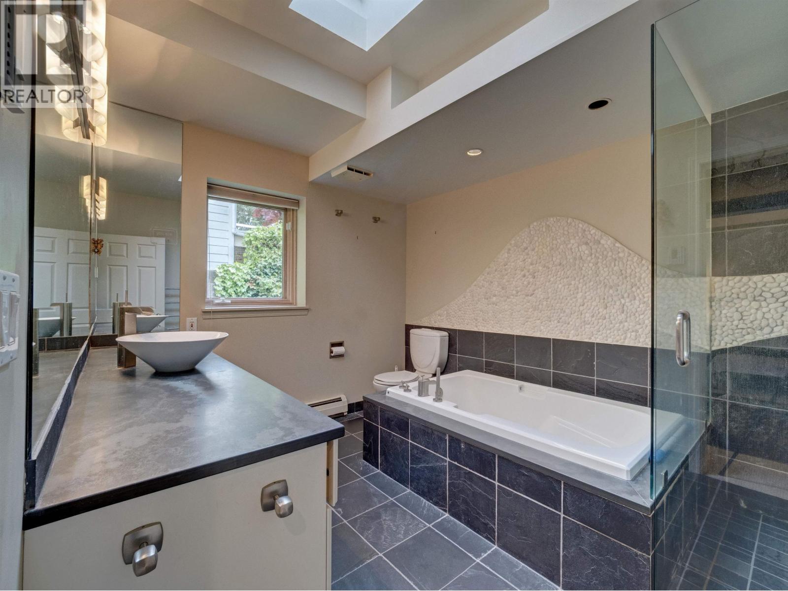 5951 SUNSHINE COAST HIGHWAY, Sechelt