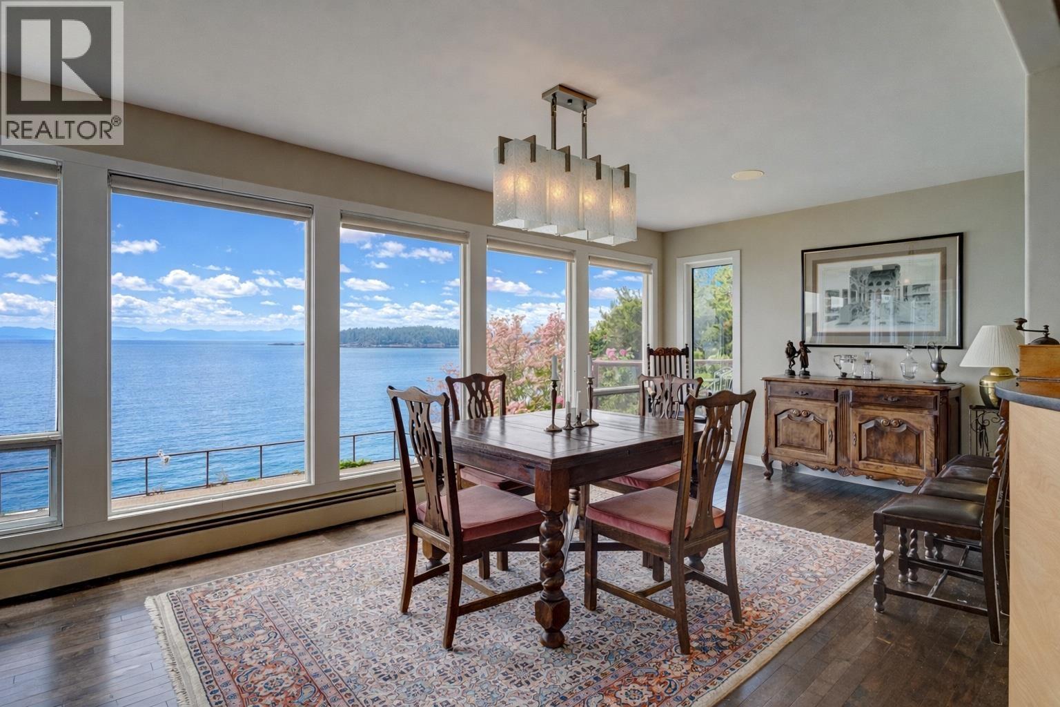 5951 SUNSHINE COAST HIGHWAY, Sechelt