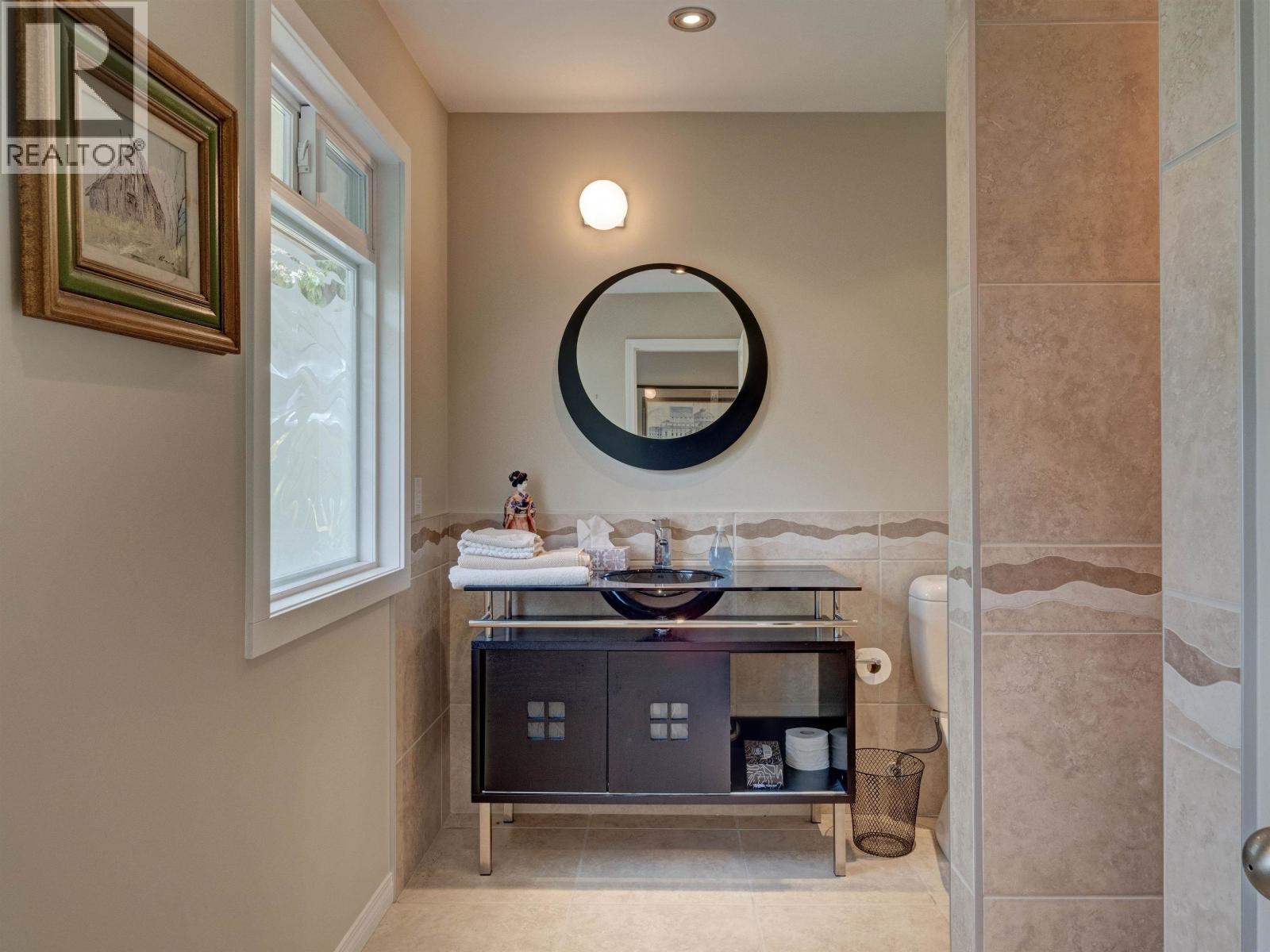 5951 SUNSHINE COAST HIGHWAY, Sechelt