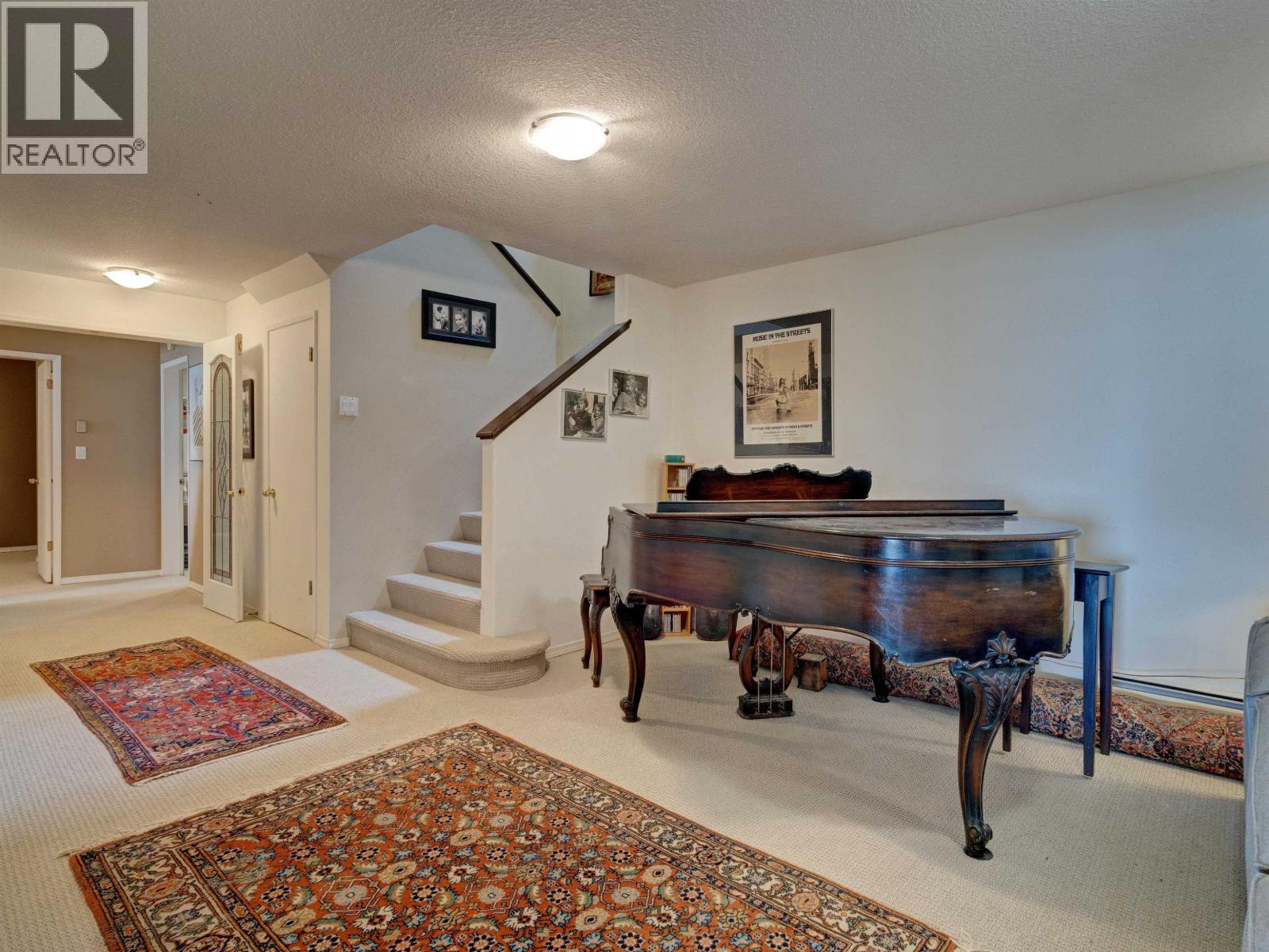 5951 SUNSHINE COAST HIGHWAY, Sechelt