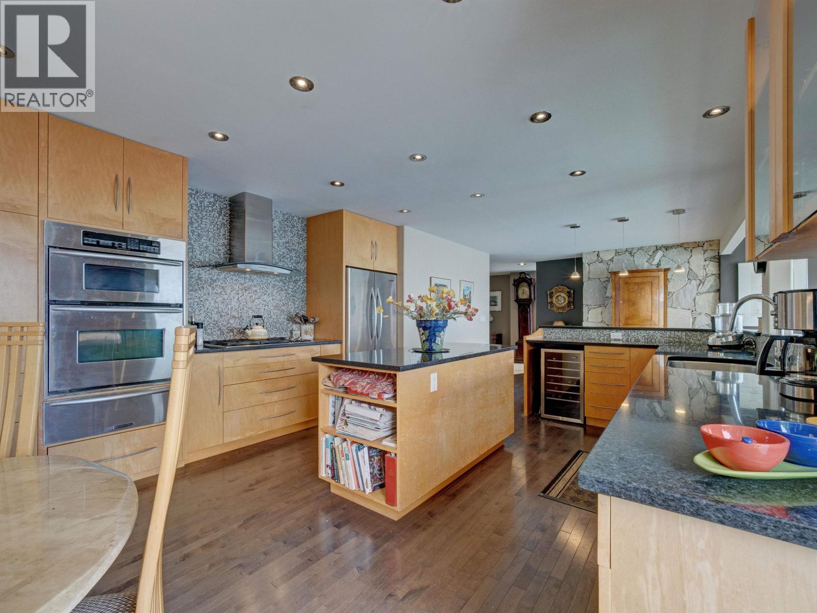 5951 SUNSHINE COAST HIGHWAY, Sechelt